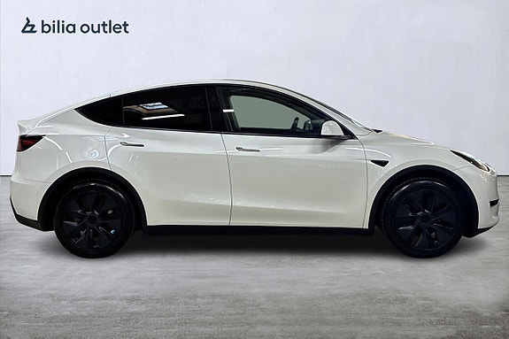 Tesla Model Y 5 of 30