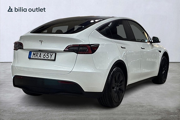 Tesla Model Y 6 of 30