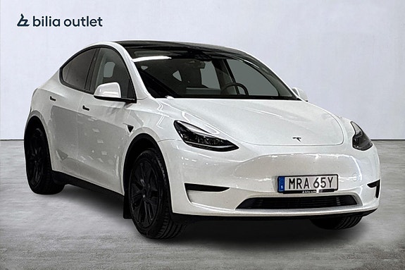 Tesla Model Y 4 of 30