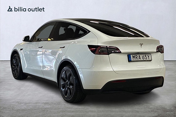 Tesla Model Y 8 of 30