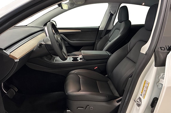 Tesla Model Y 11 of 30