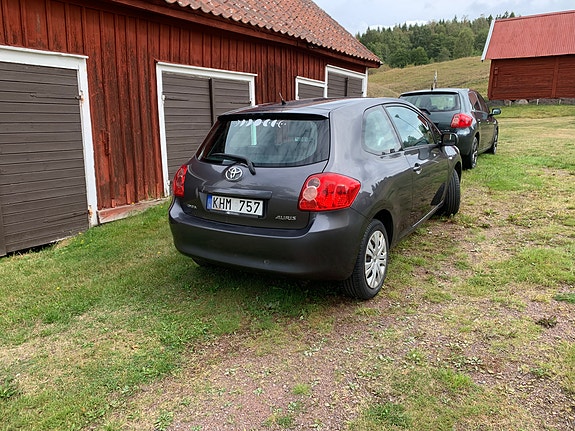 Toyota Auris 2 of 13