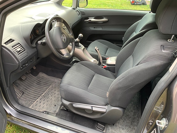 Toyota Auris 5 of 13
