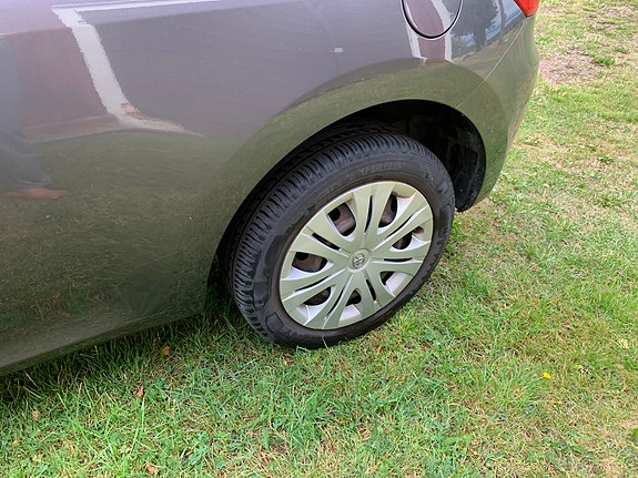Toyota Auris 6 of 13