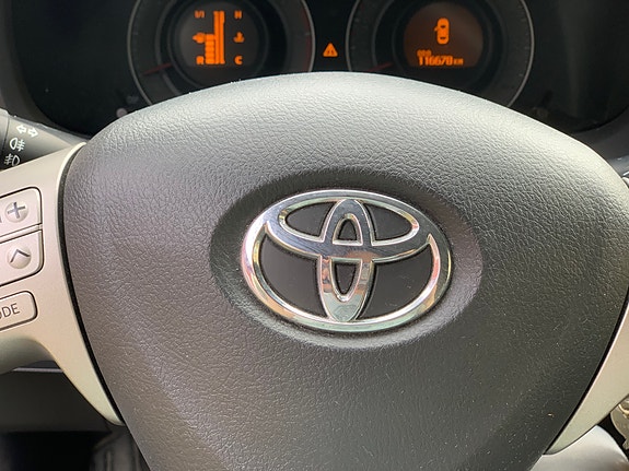 Toyota Auris 12 of 13