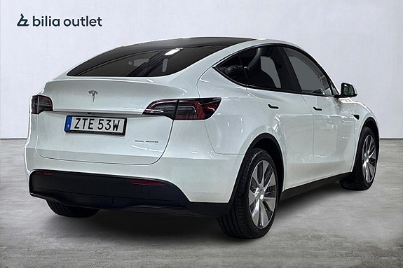 Tesla Model Y 5 of 29