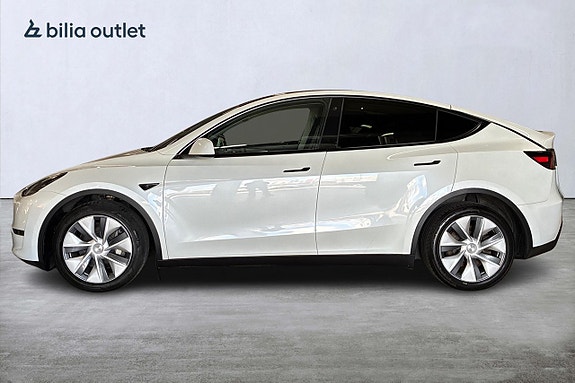Tesla Model Y 8 of 29
