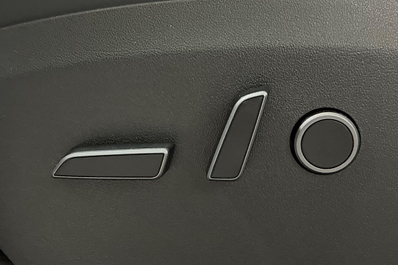 Tesla Model Y 28 of 29