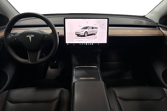 Tesla Model Y 9 of 29