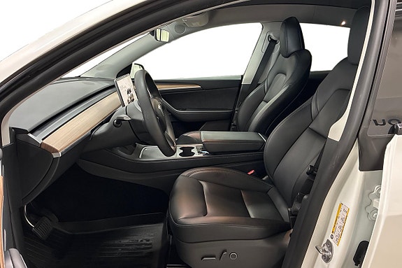 Tesla Model Y 10 of 29