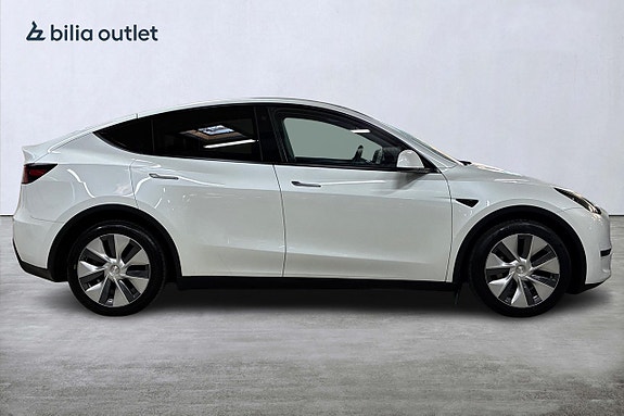 Tesla Model Y 4 of 29