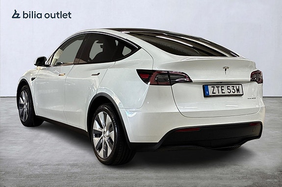 Tesla Model Y 7 of 29