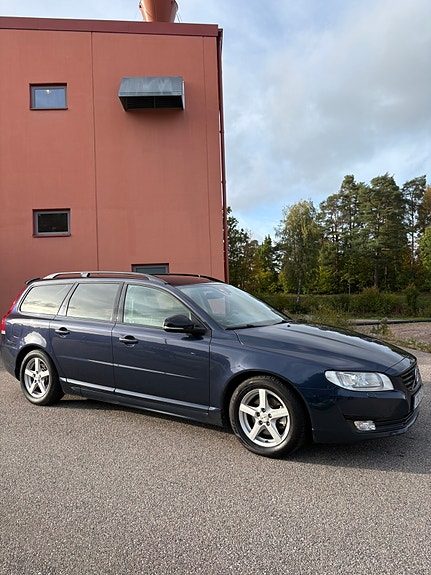 Volvo V70 3 of 14