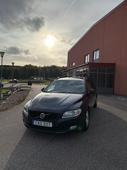 Volvo V70 2 of 14