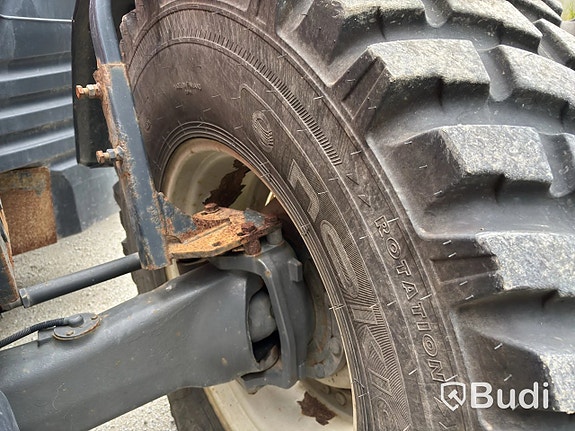 Traktor Valtra ELP756 T163 m. Lastare via auktion 20 of 27
