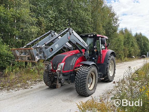 Traktor Valtra ELP756 T163 m. Lastare via auktion 4 of 27
