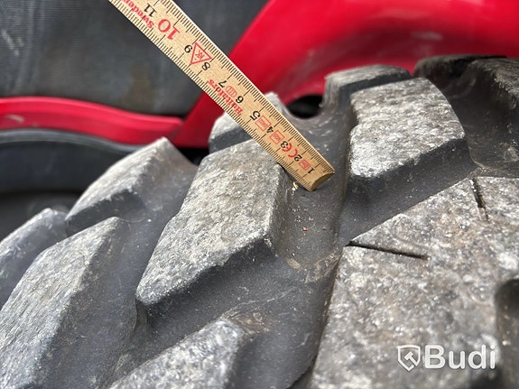 Traktor Valtra ELP756 T163 m. Lastare via auktion 19 of 27