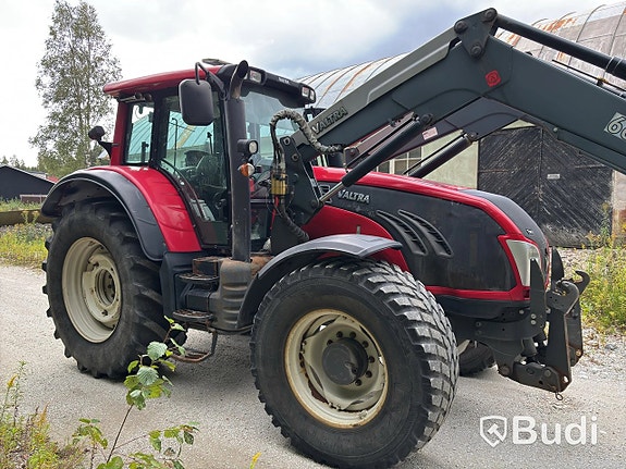 Traktor Valtra ELP756 T163 m. Lastare via auktion 7 of 27