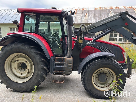 Traktor Valtra ELP756 T163 m. Lastare via auktion 9 of 27