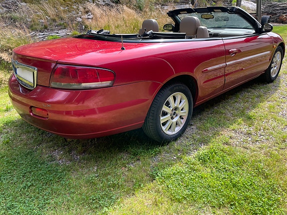 Chrysler Sebring 2 of 5