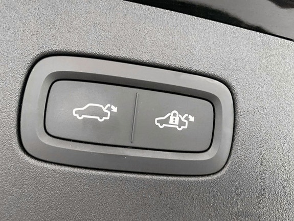 Volvo ES90 23 of 30