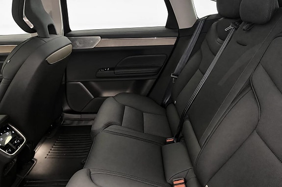 Volvo ES90 14 of 30