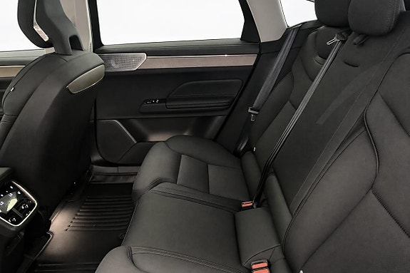 Volvo ES90 13 of 30