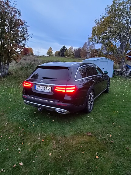 Mercedes-Benz E 220 d 2 of 7