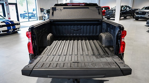 Chevrolet Silverado EV 11 of 28