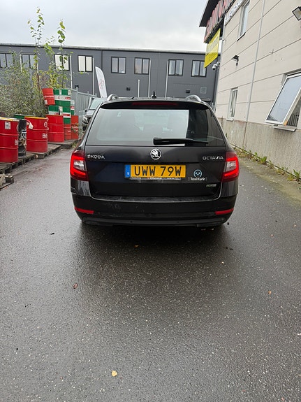 Skoda Octavia 2 of 7