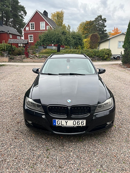 BMW 320xd 2 of 10