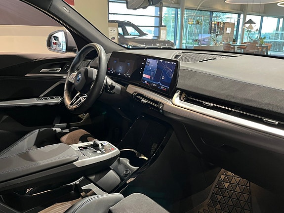 BMW iX2 14 of 17