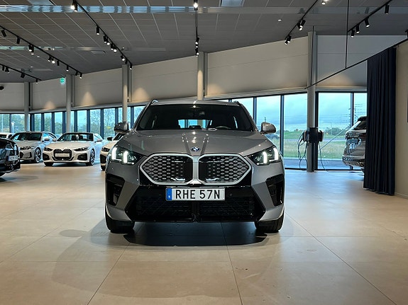 BMW iX2 2 of 17