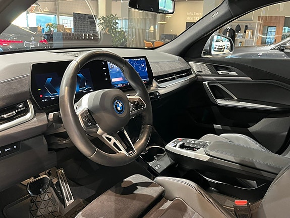 BMW iX2 8 of 17