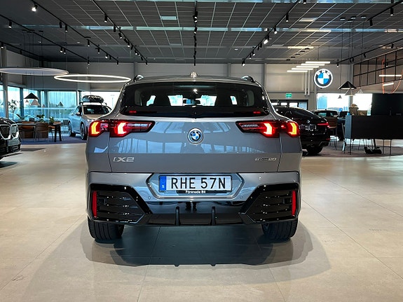 BMW iX2 5 of 17