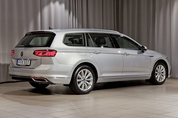 Volkswagen Passat 4 of 15