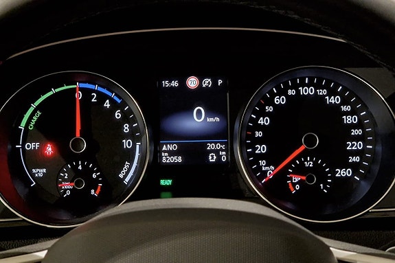 Volkswagen Passat 9 of 15