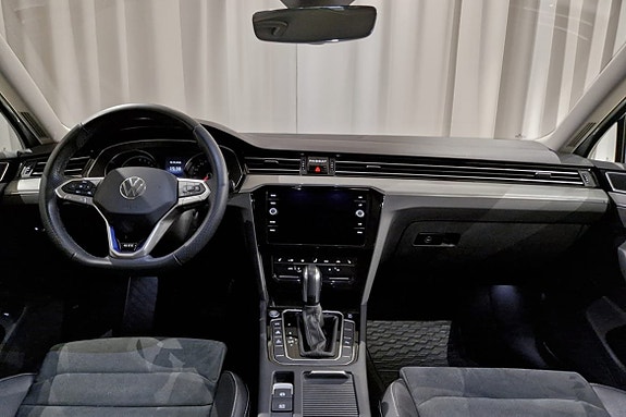Volkswagen Passat 7 of 15