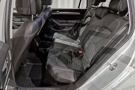 Volkswagen Passat 13 of 15