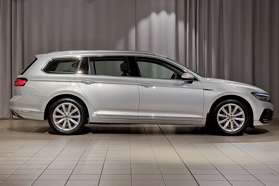Volkswagen Passat 3 of 15