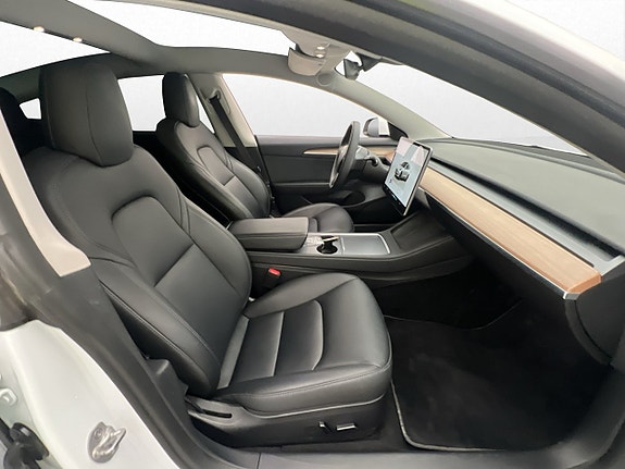 Tesla Model 3 14 of 30