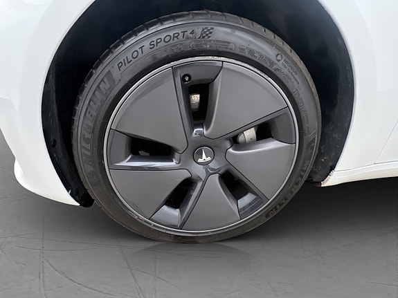 Tesla Model 3 29 of 30