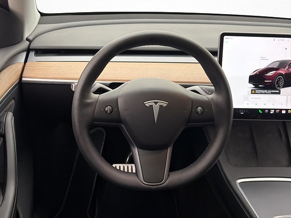 Tesla Model Y 15 of 30