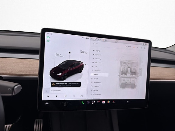 Tesla Model Y 25 of 30