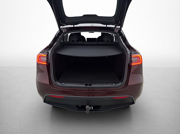 Tesla Model Y 10 of 30