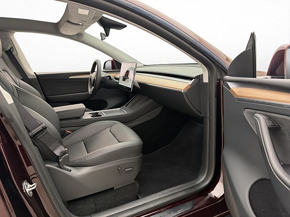 Tesla Model Y 13 of 30