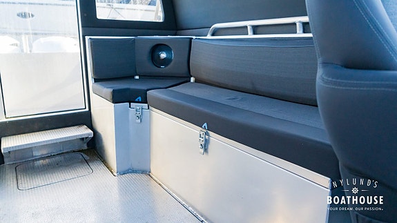 Anytec 868 CAB | 2x Yamaha F300 24 of 30
