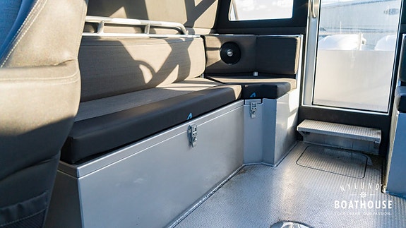 Anytec 868 CAB | 2x Yamaha F300 23 of 30