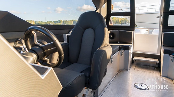 Anytec 868 CAB | 2x Yamaha F300 21 of 30