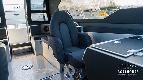 Anytec 868 CAB | 2x Yamaha F300 20 of 30